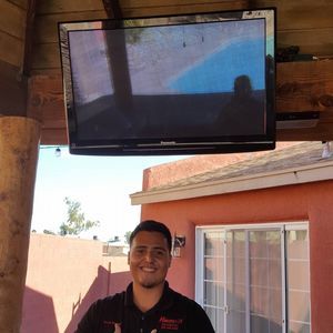 Meet your Posher, Hector miguel